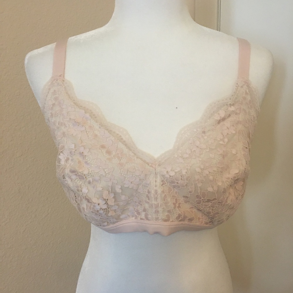 Nwot soft cup bra by Warners